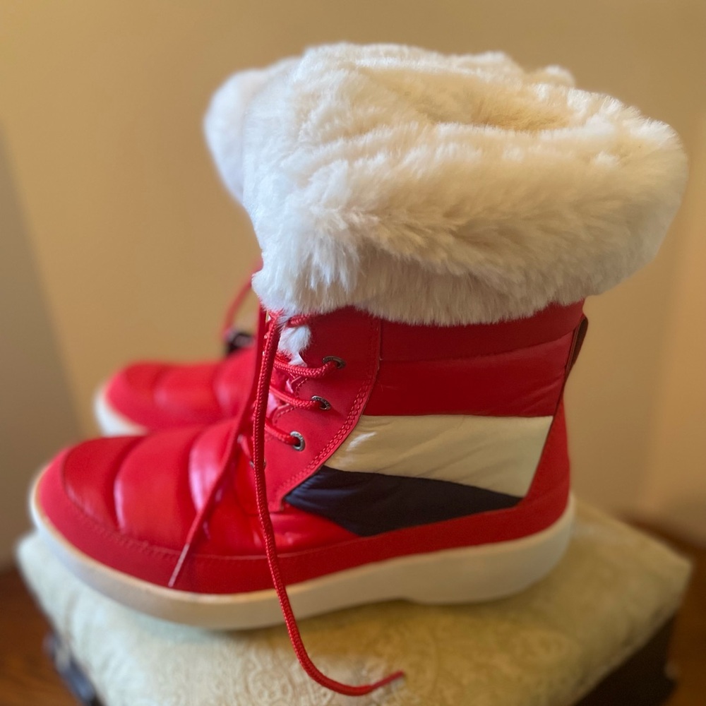 Sperry Top slider Bearing plush wave nylon mid women’s winter boot.